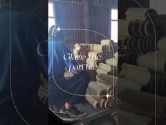 De ijzeren rode glazuur verandert op magische wijze in prachtige kleuren daktegel na hoge temperatuur.