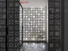 Witte betonnen windblokken