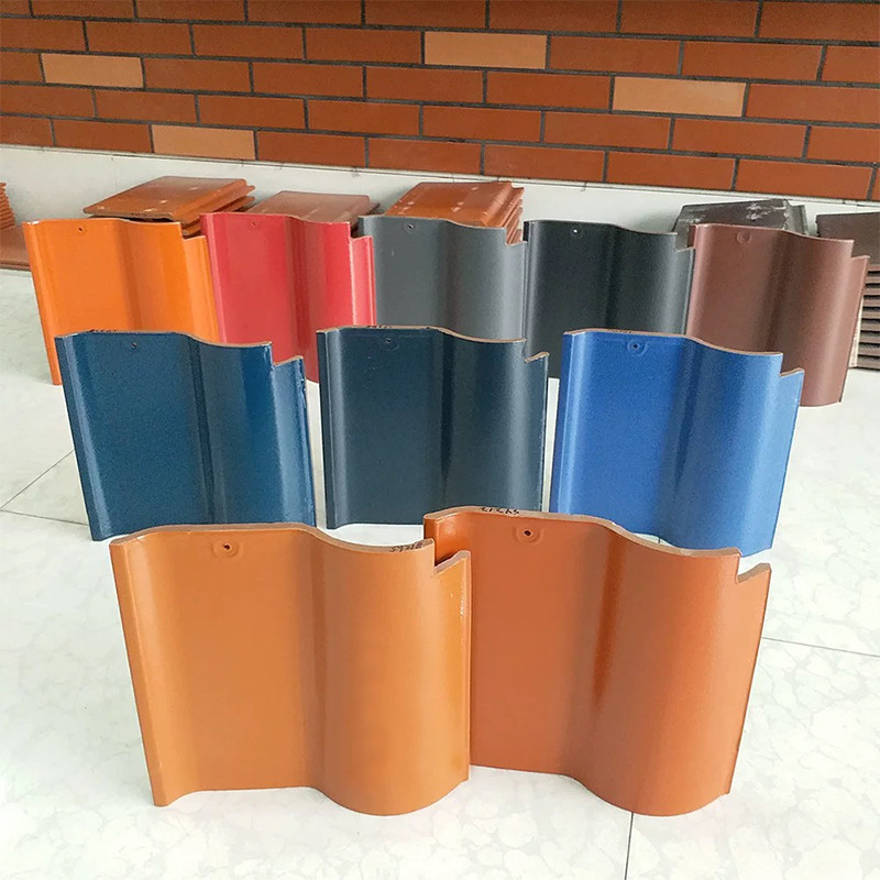 Kleurrijke S-vormige Spaanse daktegels Variëteit van kleuren Duurzaam materiaal Architecturale elegantie Verbeter uw dak
