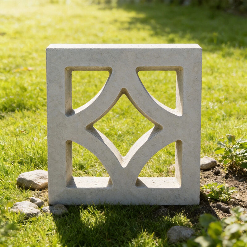 Witte betonnen windblokken met ruitpatroon decoratieve cementen scheidingsstenen voor buitenplaats privacy schermmuur