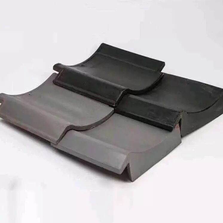 Minimalistische Japanse Platte Keramische Kawara Dakpannen Mat Zwart In elkaar grijpende Dakpannen voor Houtskeletbouw Huizen